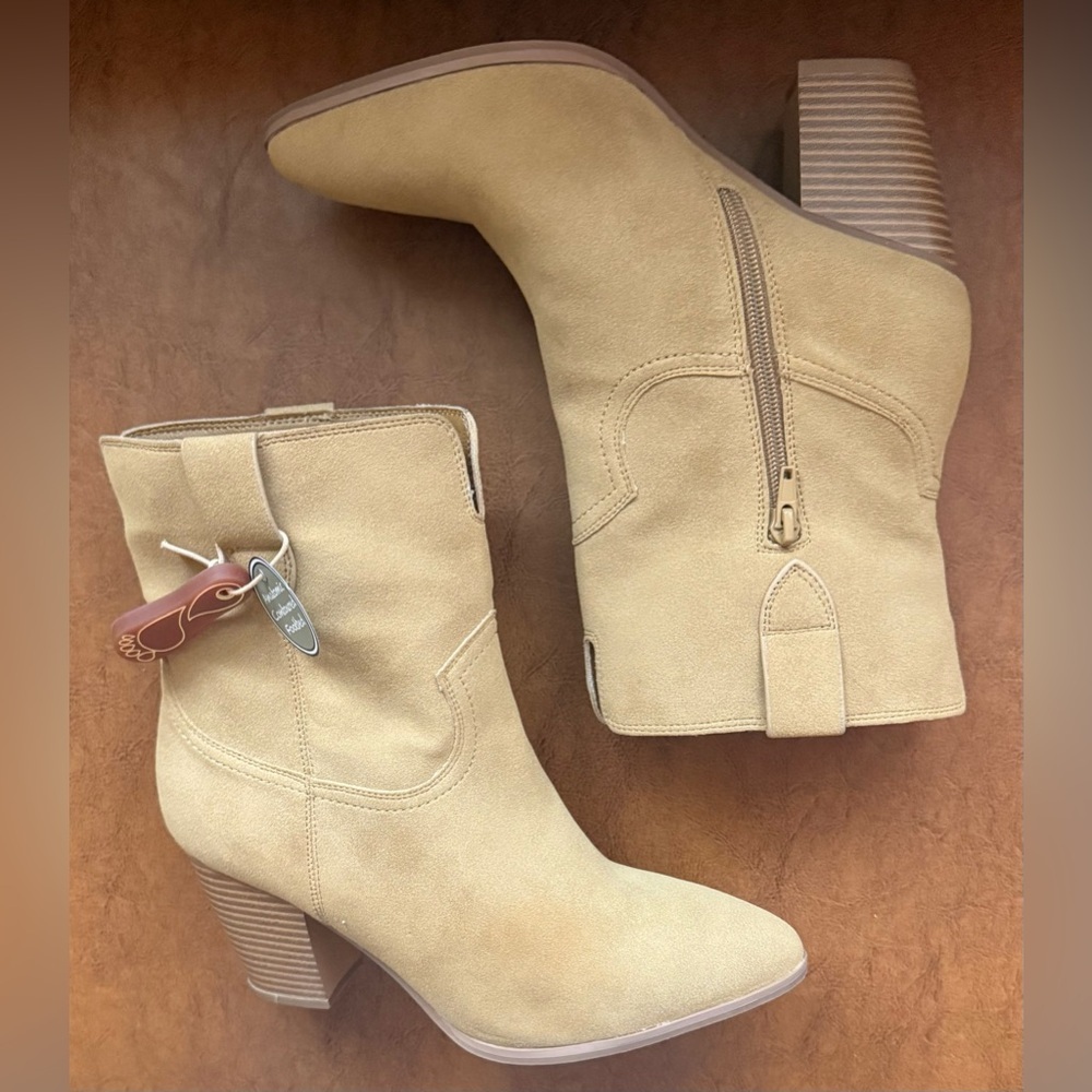 MIA MARNIE TAN FAUX SUEDE WESTERN BOOTIES BOOTS SIZE 8M NWOB